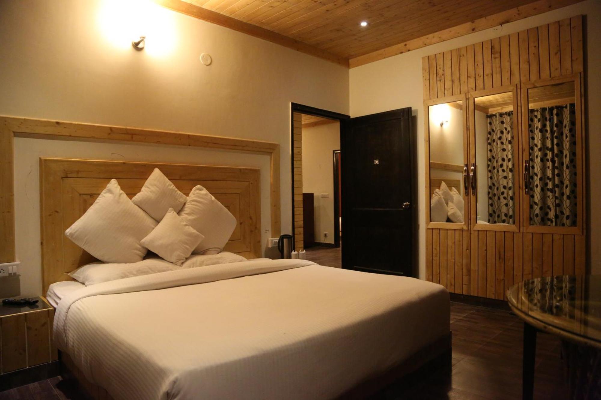 Winnies Holiday Resort & Spa Kasauli Zewnętrze zdjęcie